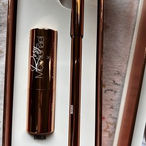 Hermoso lipstick rojo